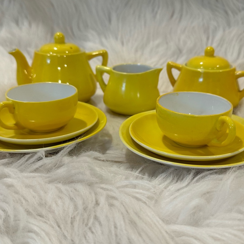 Vintage Meito child size plates, tea cups, tea pot, sugar and creamer set